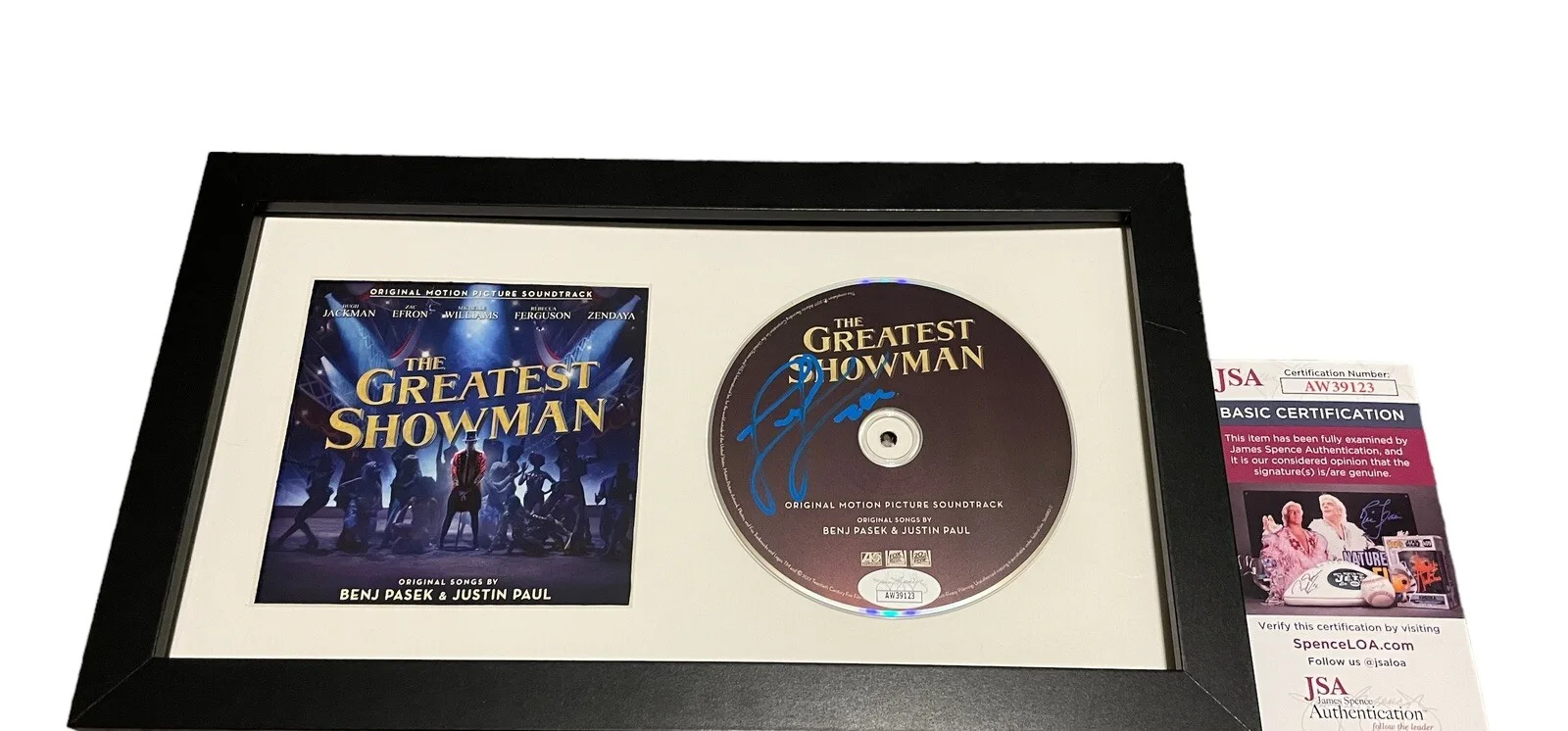 Zac Efron — ZAC EFRON SIGNED AUTOGRAPH THE GREATEST SHOWMAN SOUNDTRACK FRAMED CD C JSA COA, изображение 2