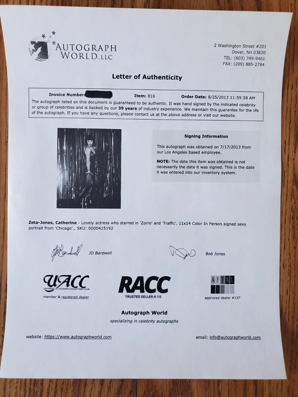 Catherine Zeta Jones — CATHERINE ZETA JONES Chicago 11X14 Autographed Photo with Letter of Authenticity, изображение 4