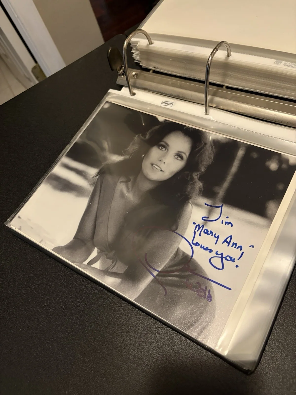 Dawn Wells Signed 8x10 B&W Photo - Mary Ann Inscription, изображение 2