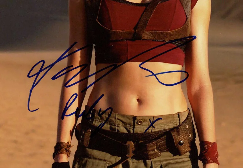 KAREN GILLAN SIGNED AUTOGRAPHED 11x14 PHOTO + RUBY JUMANJI RARE BECKETT BAS, image 2