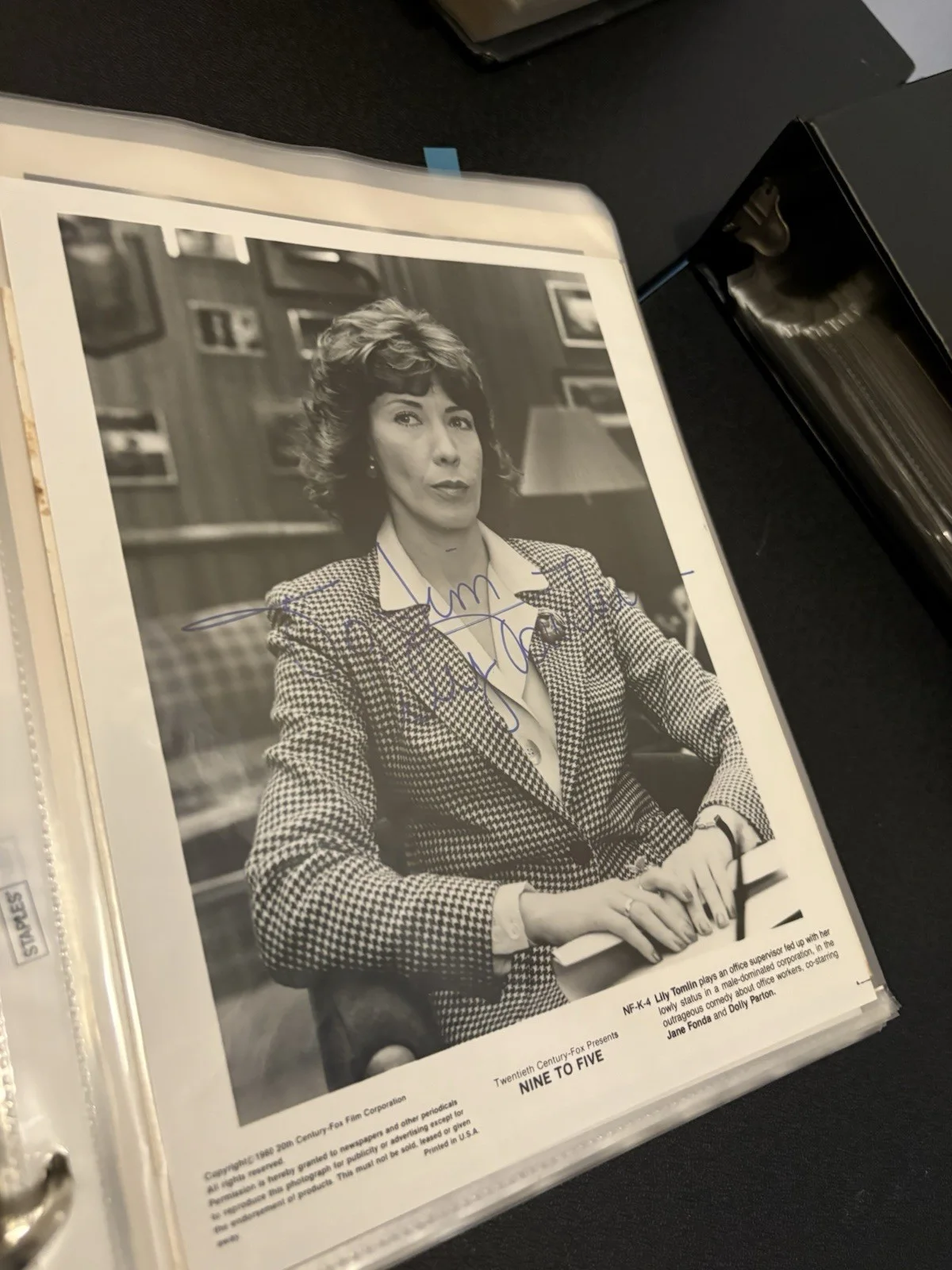 Lily Tomlin Signed 8x10 B&W Photo - Nine to Five Inscribed To Jim, image 3