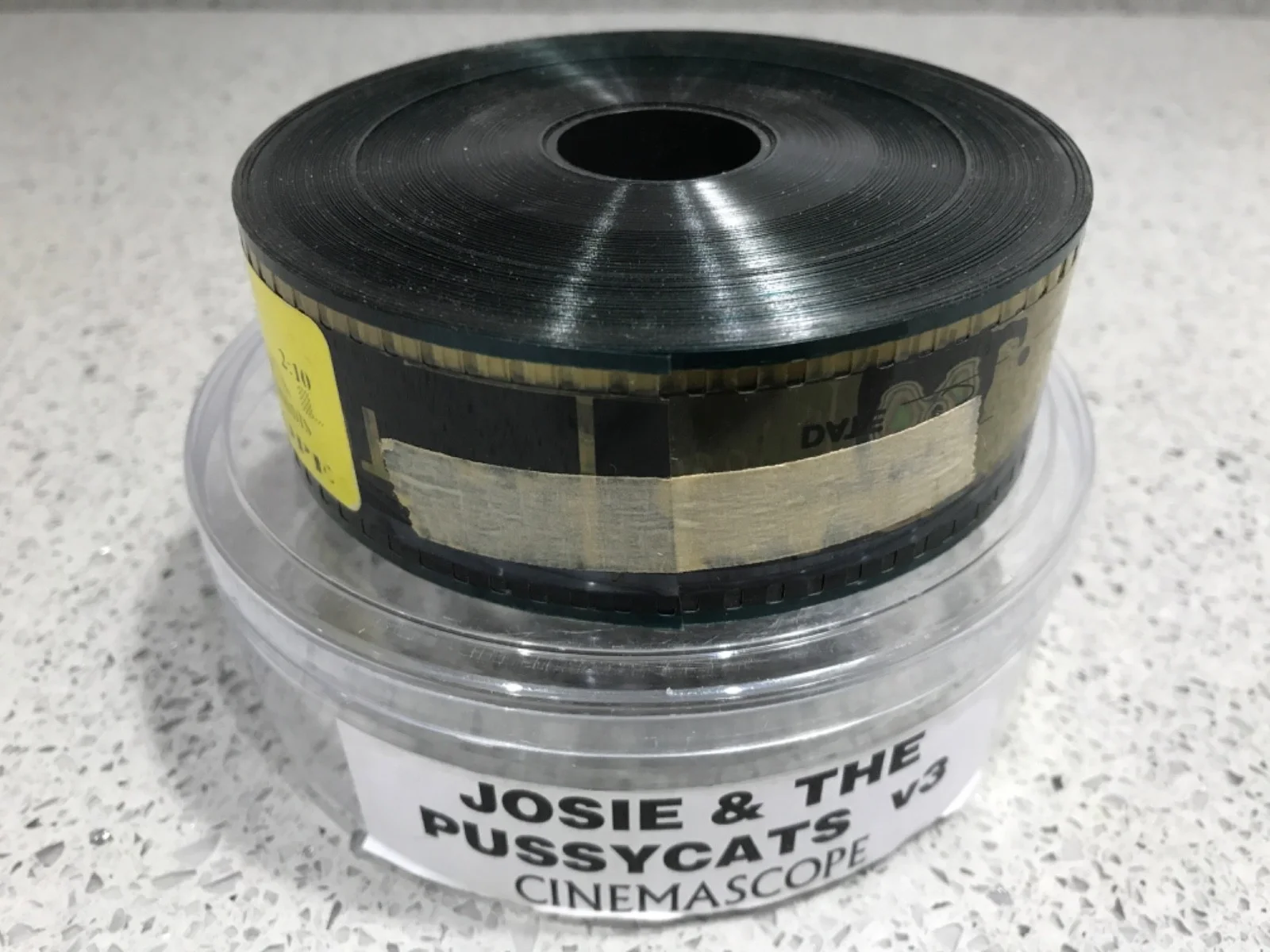 35mm Movie Trailer Film Cell Cinema Reel - JOSIE & THE PUSSYCATS v3 (2001), изображение 2