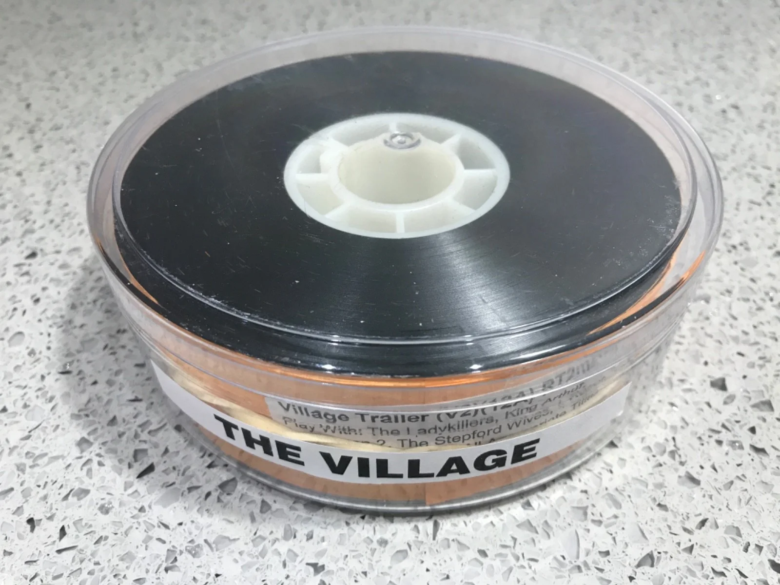 35mm Movie Trailer Film Cell Cinema Reel - THE VILLAGE v2 (2004) Joaquin Phoenix, изображение 3