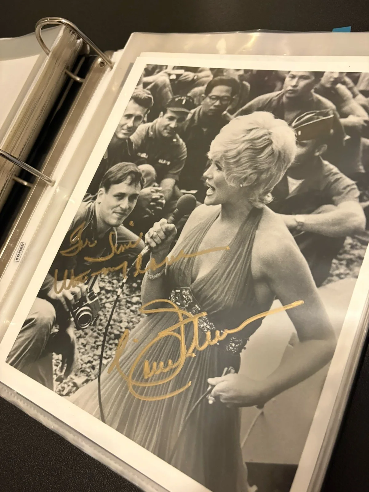 Connie Stevens Signed 8x10 B&W USO Photo - Inscribed With Love To Jim, изображение 2