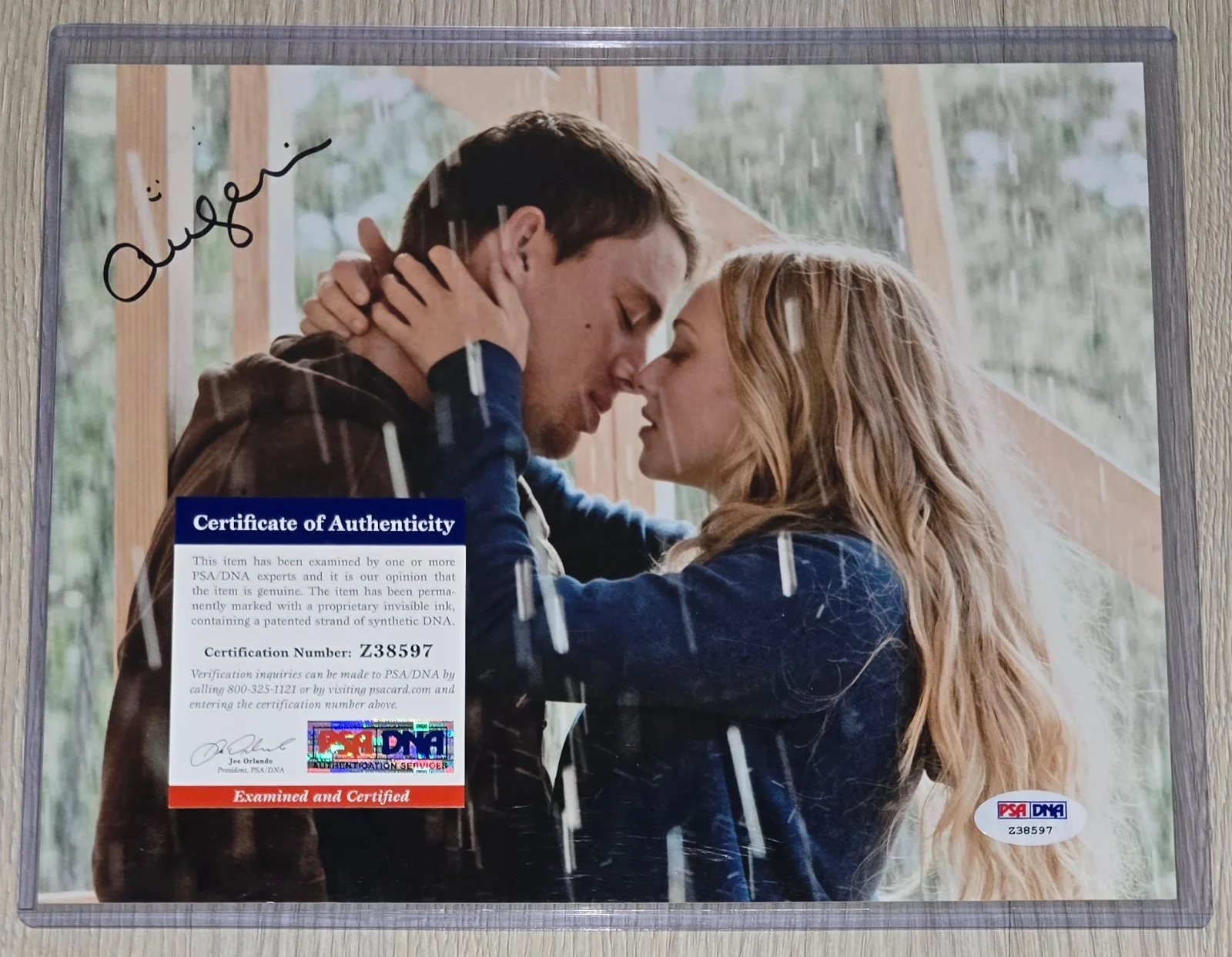 Amanda Seyfried — Amanda Seyfried Autograph PSA DNA Authentic COA Dear John First Kiss Scene 8x10
