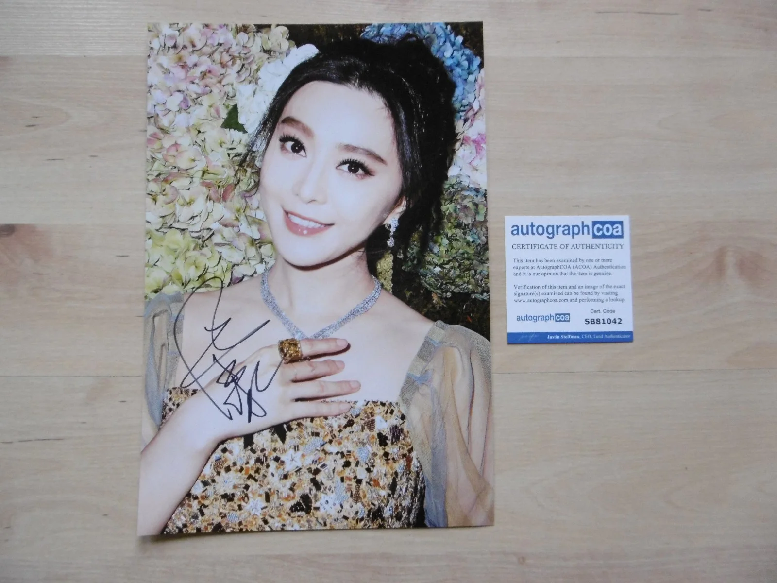 Fan Bingbing — Fan Bingbing signed 8x12 inch photo autograph ACOA