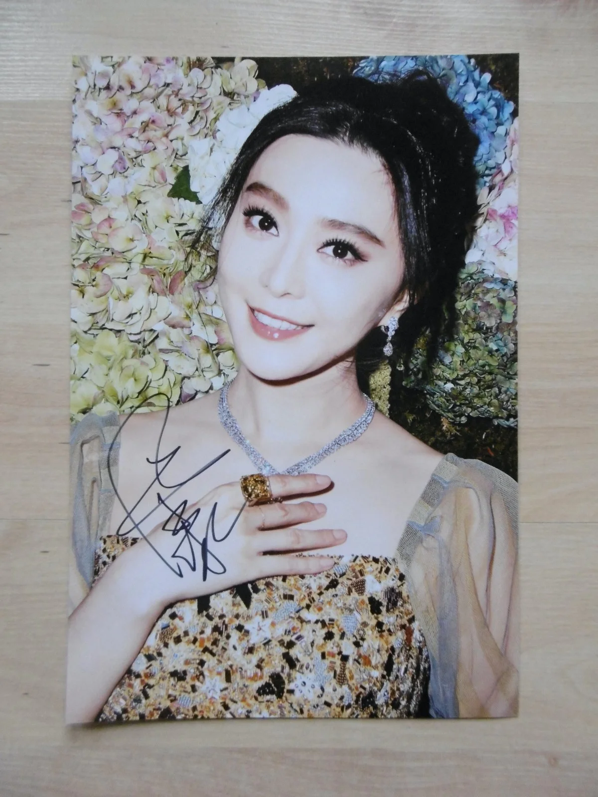 Fan Bingbing — Fan Bingbing signed 8x12 inch photo autograph ACOA, изображение 2