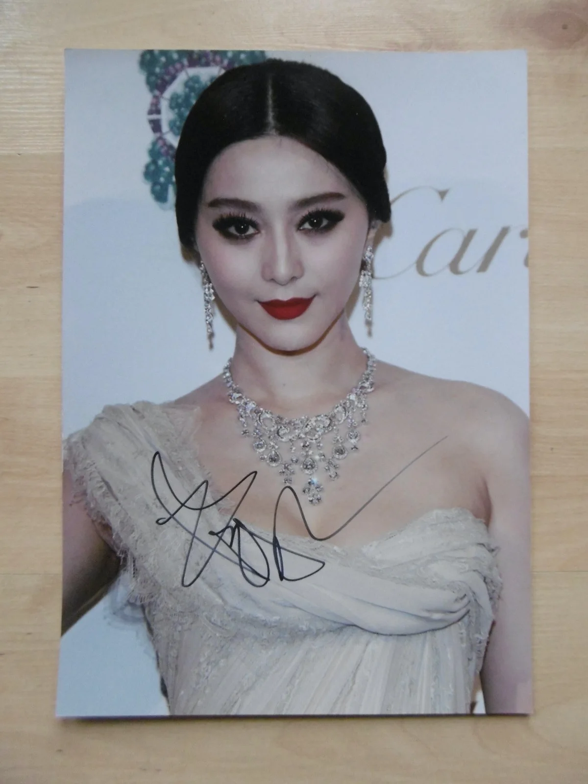 Fan Bingbing — Fan Bingbing signed 8x12 inch photo autograph ACOA, изображение 2