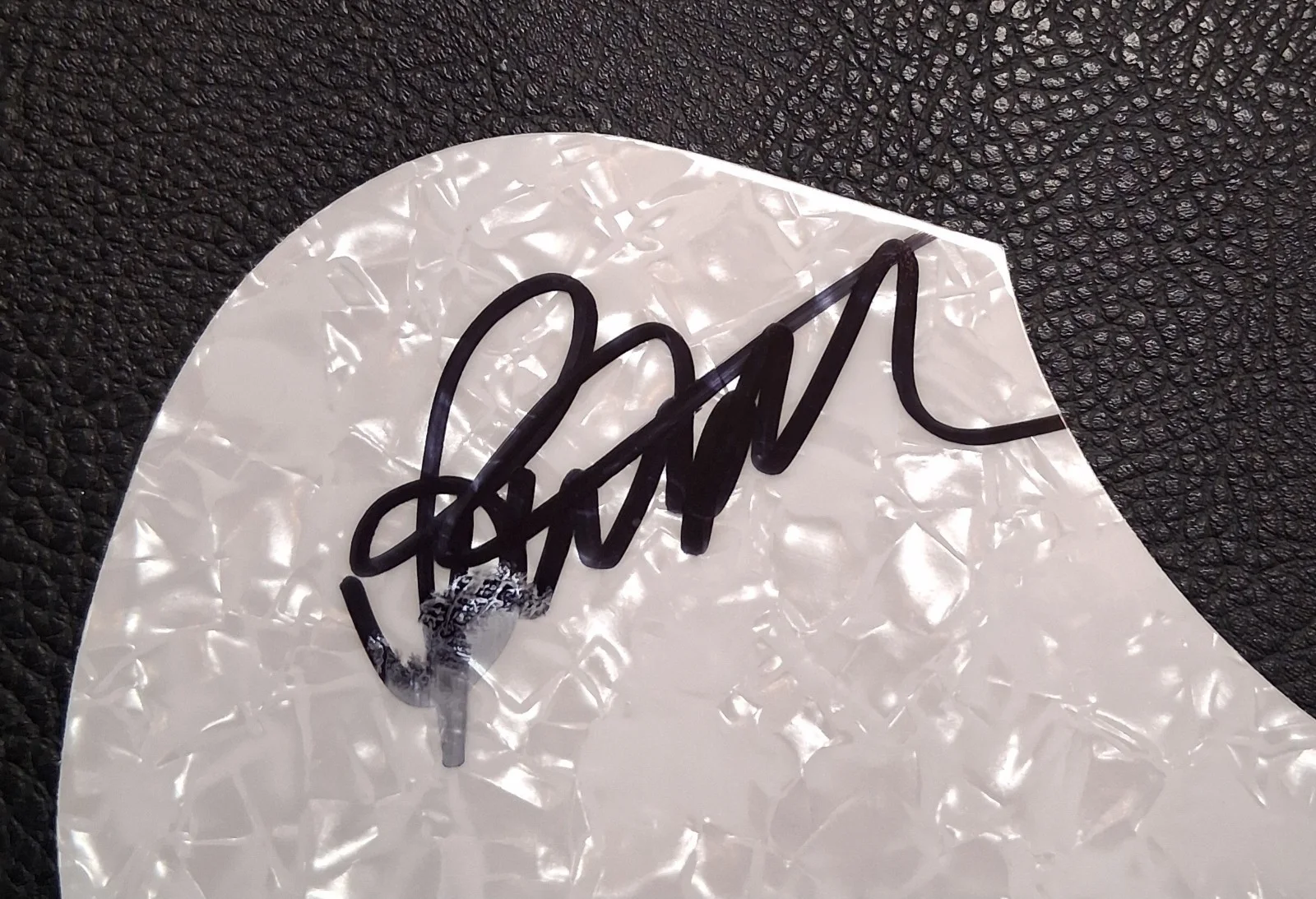 BERNIE TAUPIN Signed Acoustic Pickguard Elton John, изображение 2