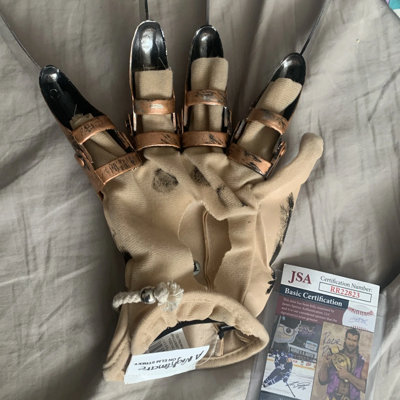 Robert Englund — Robert Englund Signed Freddy Krueger Replica Glove Nightmare Elm Street JSA COA, изображение 3
