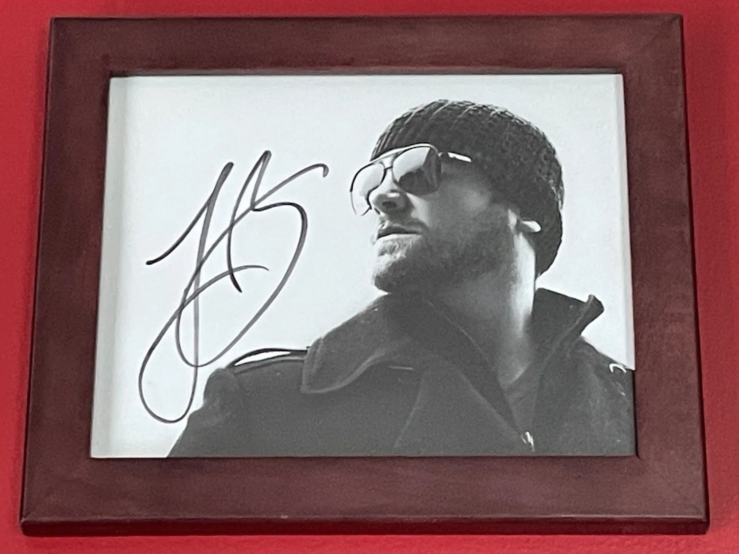 Lee Brice signed photo, comes with the frame!, image 2