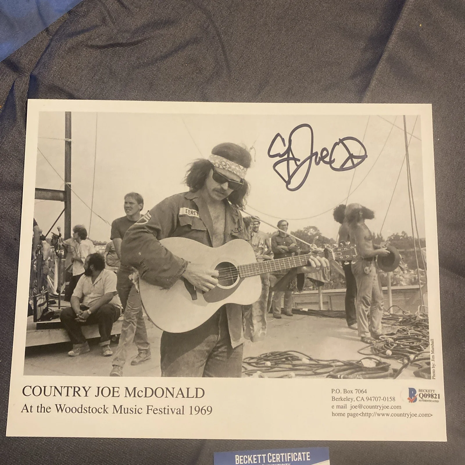 Country Joe McDonald Signed Autographed Woodstock Photo BAS Beckett Non-personal, изображение 2