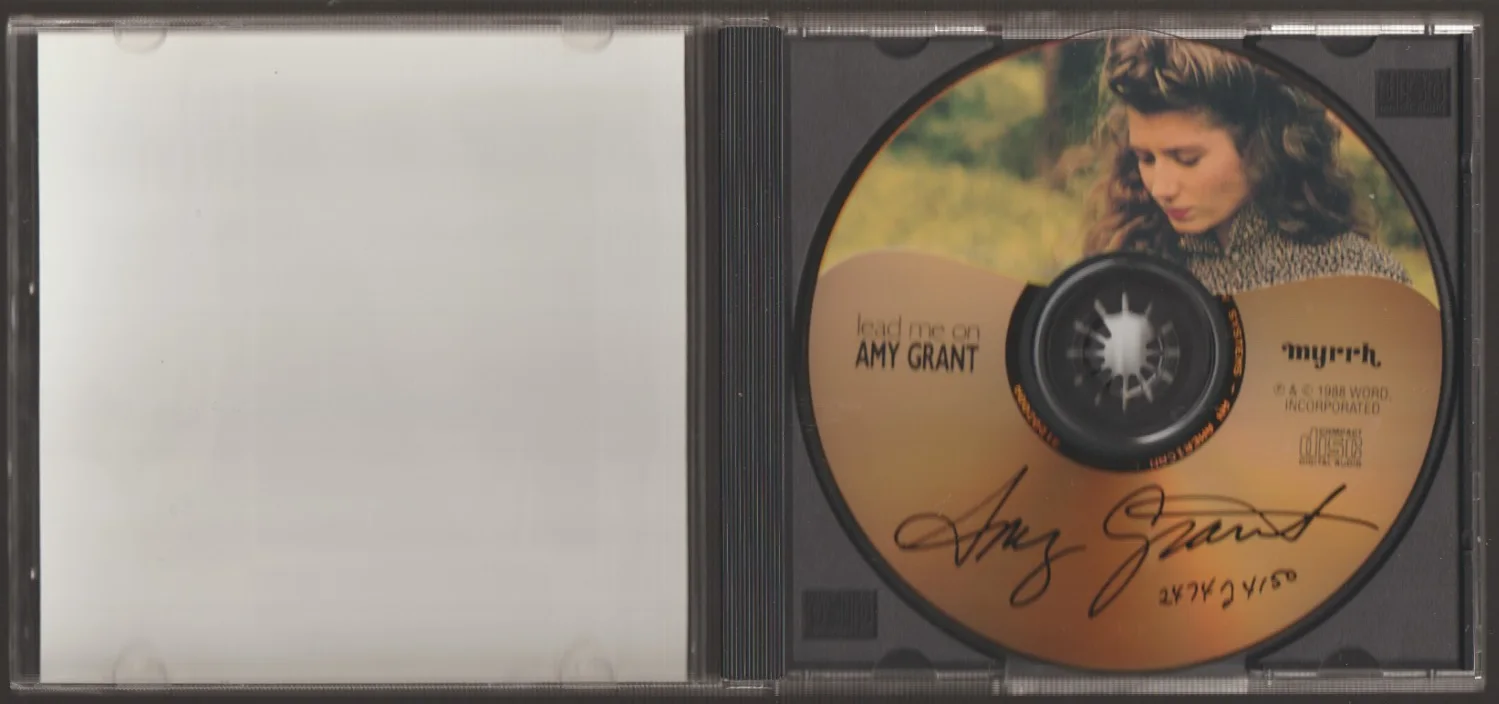 AMY GRANT- Lead Me On Promotional Gold Picture CD SIGNED #2474 of 4150 Autograph, изображение 2