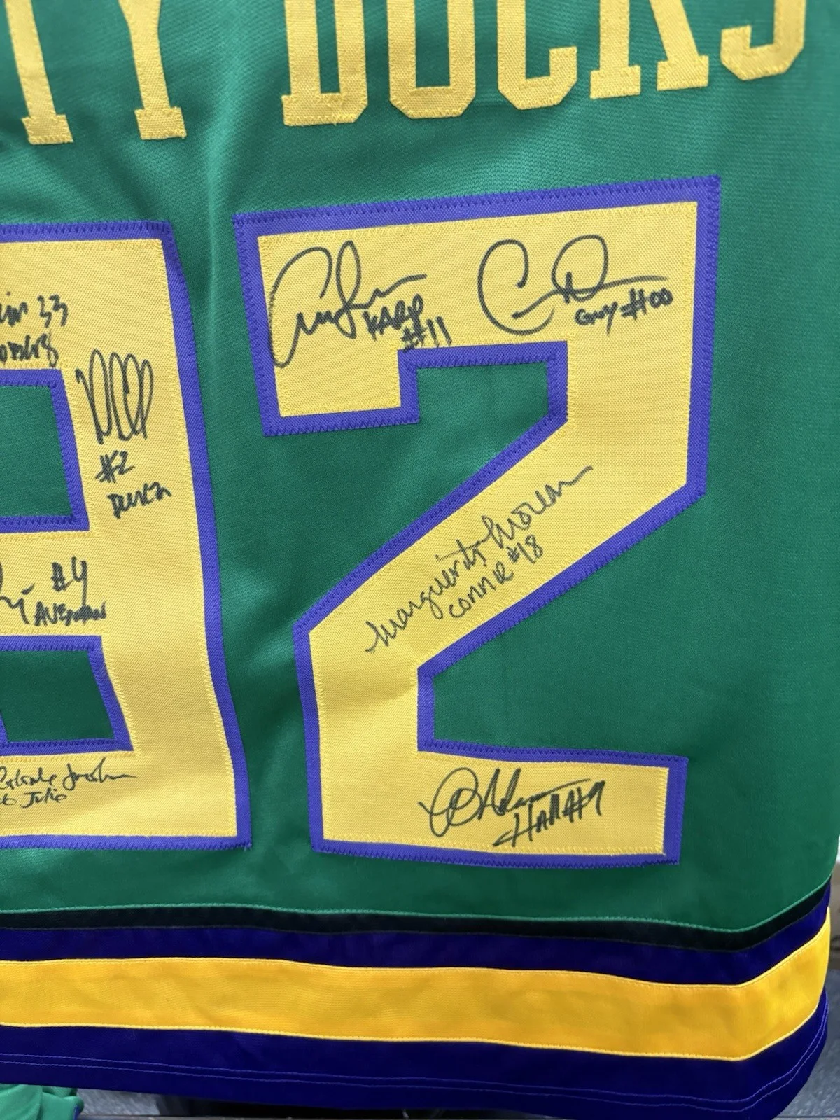The Mighty Ducks — The Mighty Ducks Cast Signed Green Hockey Sweater Jersey 9 Sigs Beckett Witness, изображение 3