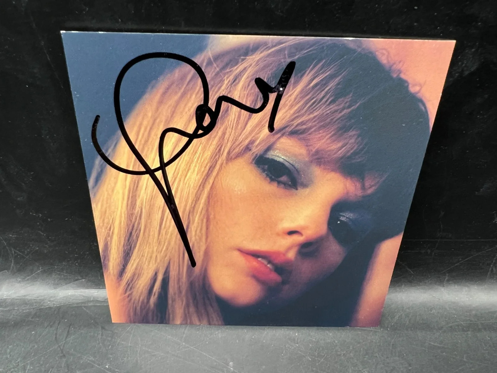 Taylor Swift Signed w/ HEART Midnights Mahogany Edition Photo CD Album, изображение 2