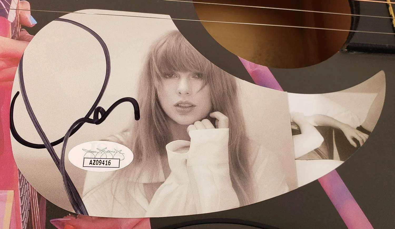 Taylor Swift Signed 38" Acoustic Guitar (JSA) All-Time Champion in Music Awards, изображение 2