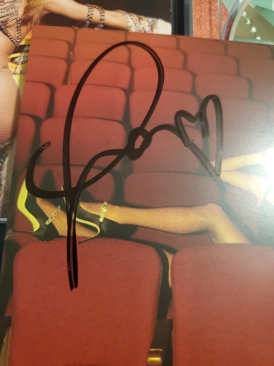 Taylor Swift The Life of a Showgirl signed photo #4 DOUBLE HEART, изображение 2