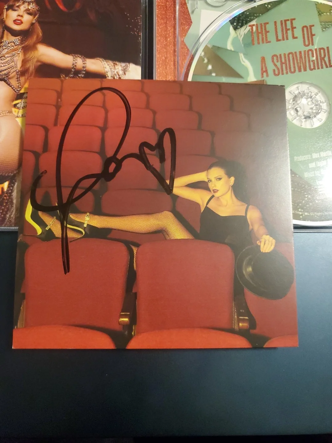 Taylor Swift The Life of a Showgirl signed photo #4 DOUBLE HEART, изображение 4