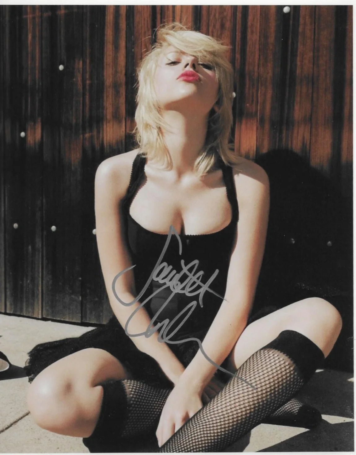 Scarlett Johansson — Scarlett Johansson legendary HOT actress REAL hand SIGNED Autographed 8x10 Photo