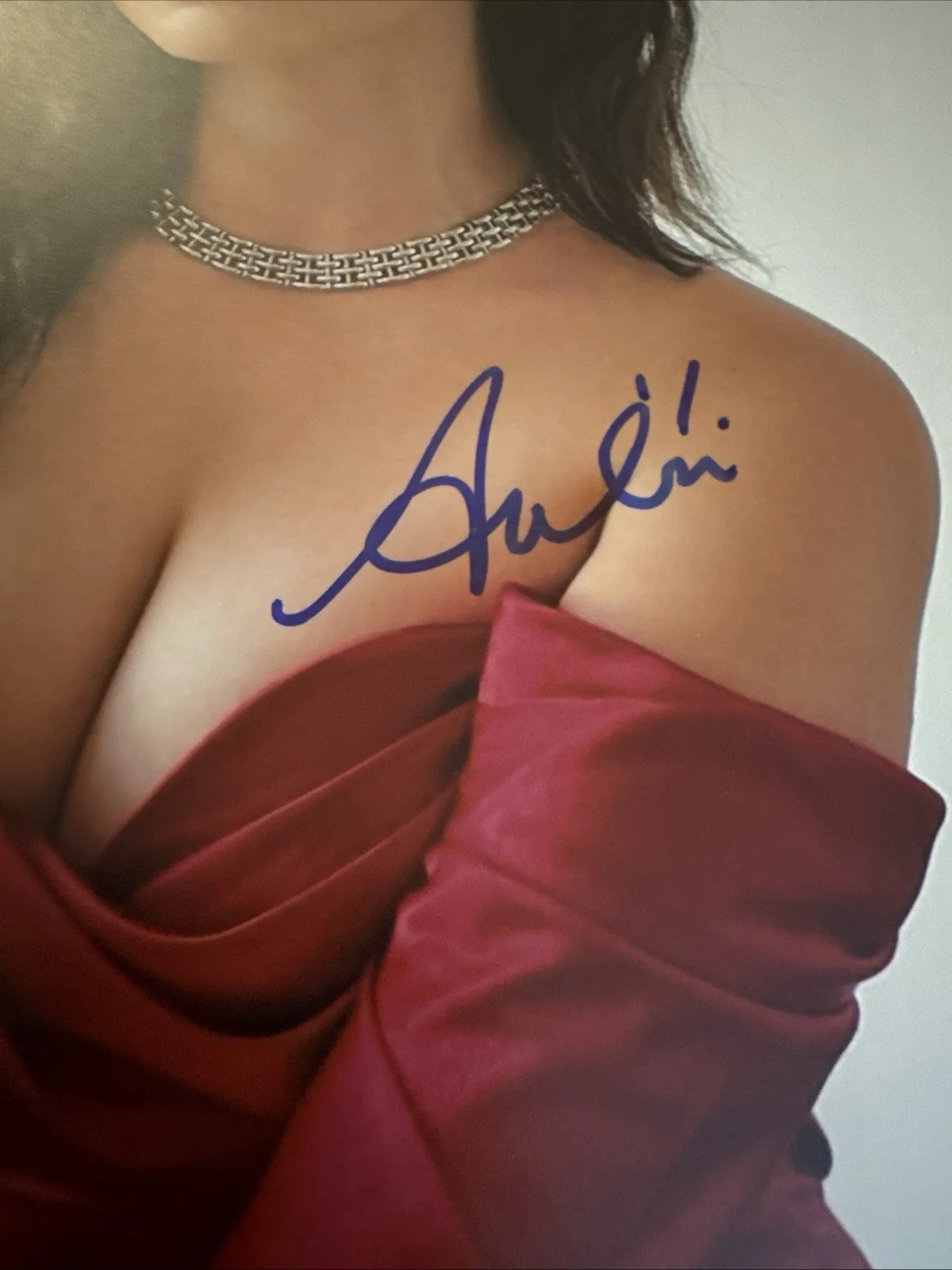 Auliʻi Cravalho — AULI'I CRAVALHO SIGNED Beautiful Actress 8X10 Autographed Photo, image 2
