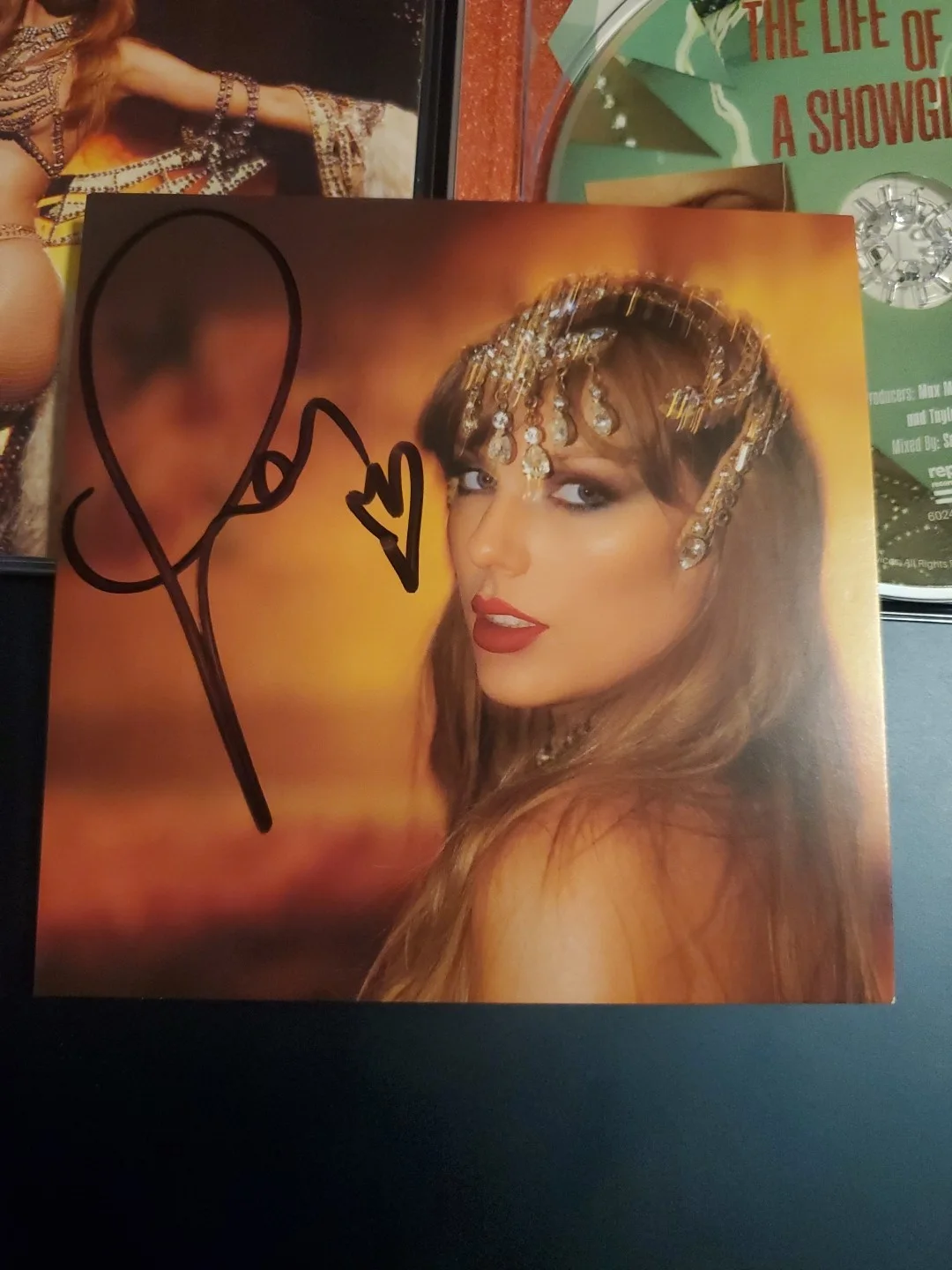 Taylor Swift The Life Of A Showgirl signed cd photo #1 DOUBLE HEART, изображение 2