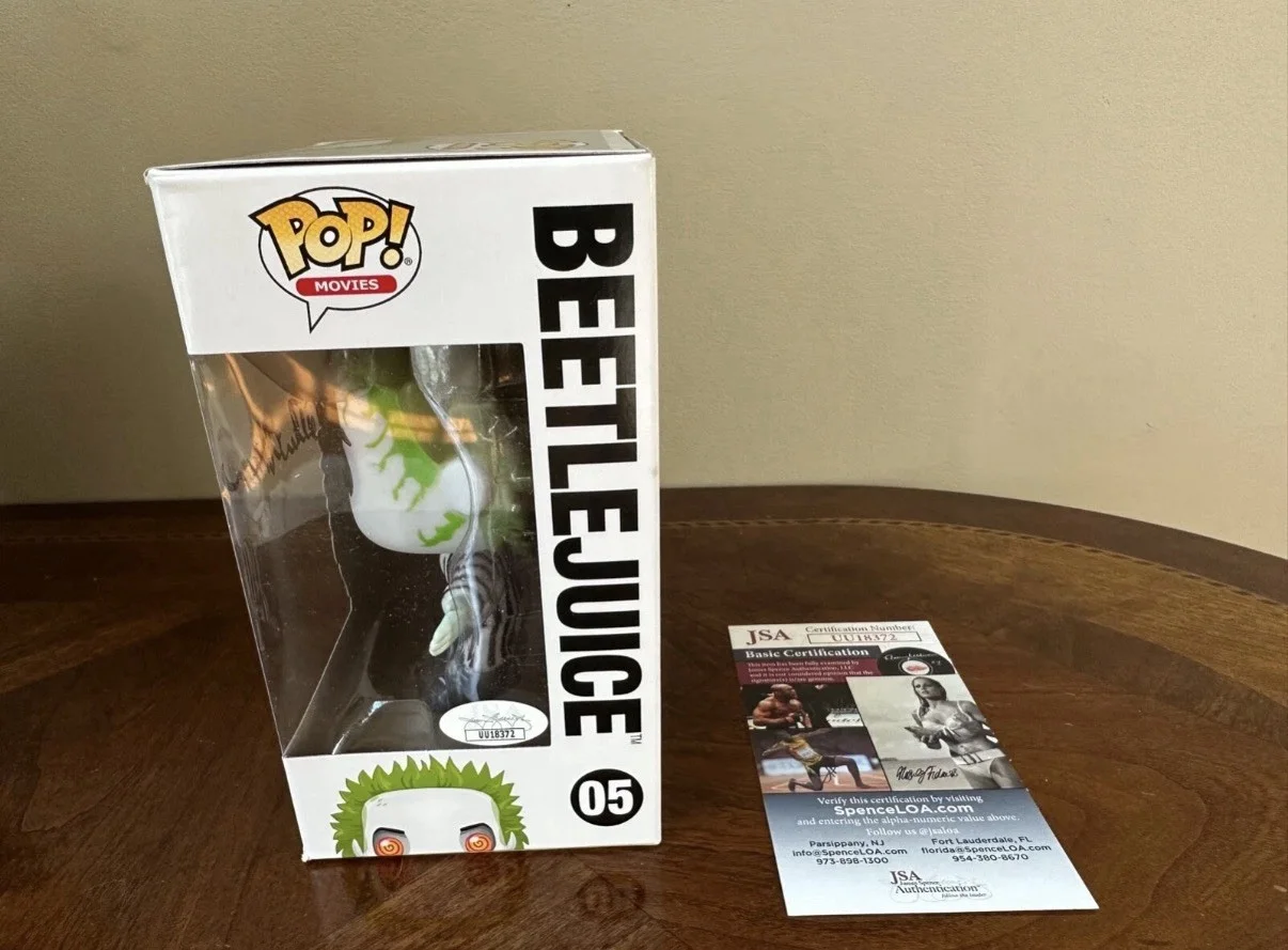 Catherine O'Hara — Funko Pop Movies Beetlejuice #05 Signed Catherine O'Hara Autographed JSA, image 2