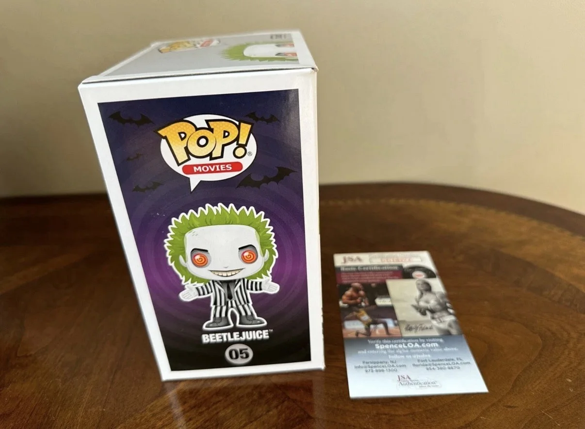 Catherine O'Hara — Funko Pop Movies Beetlejuice #05 Signed Catherine O'Hara Autographed JSA, image 4