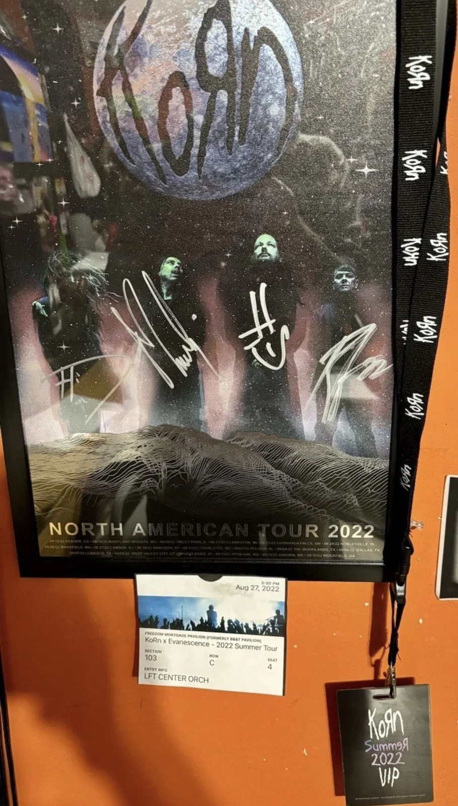KORN 2022 concert limited edition 12” X 18” Signed By All 4 Members VIP BADGE, изображение 3