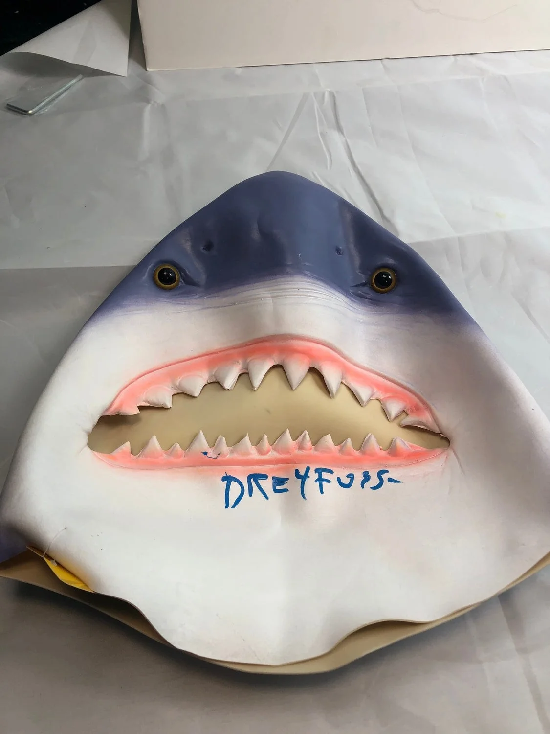 Richard Dreyfuss Signed JAWS Shark Mask w Remarkably Unique Signature! ACOA, изображение 2