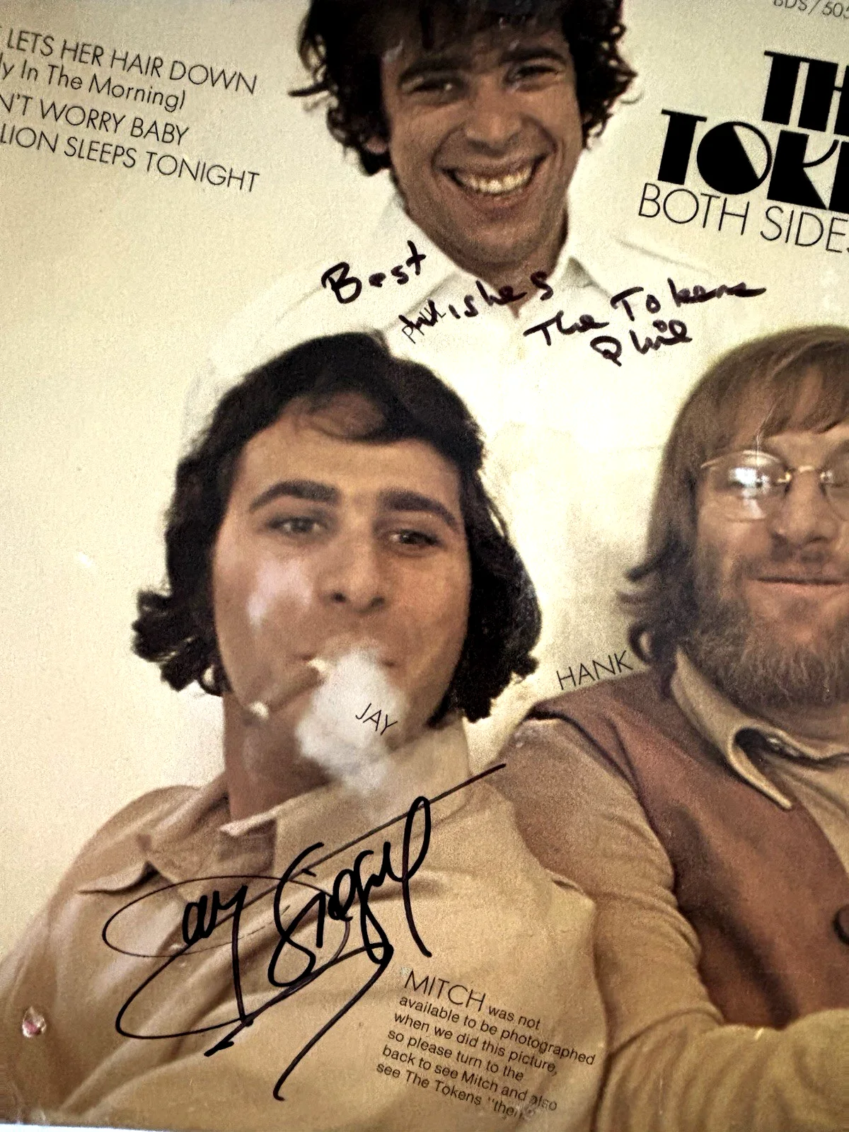 THE TOKENS Signed LION SLEEPS TONIGHT Vinyl RECORD JSA COA Phil Siegel PHIL MARG, изображение 3