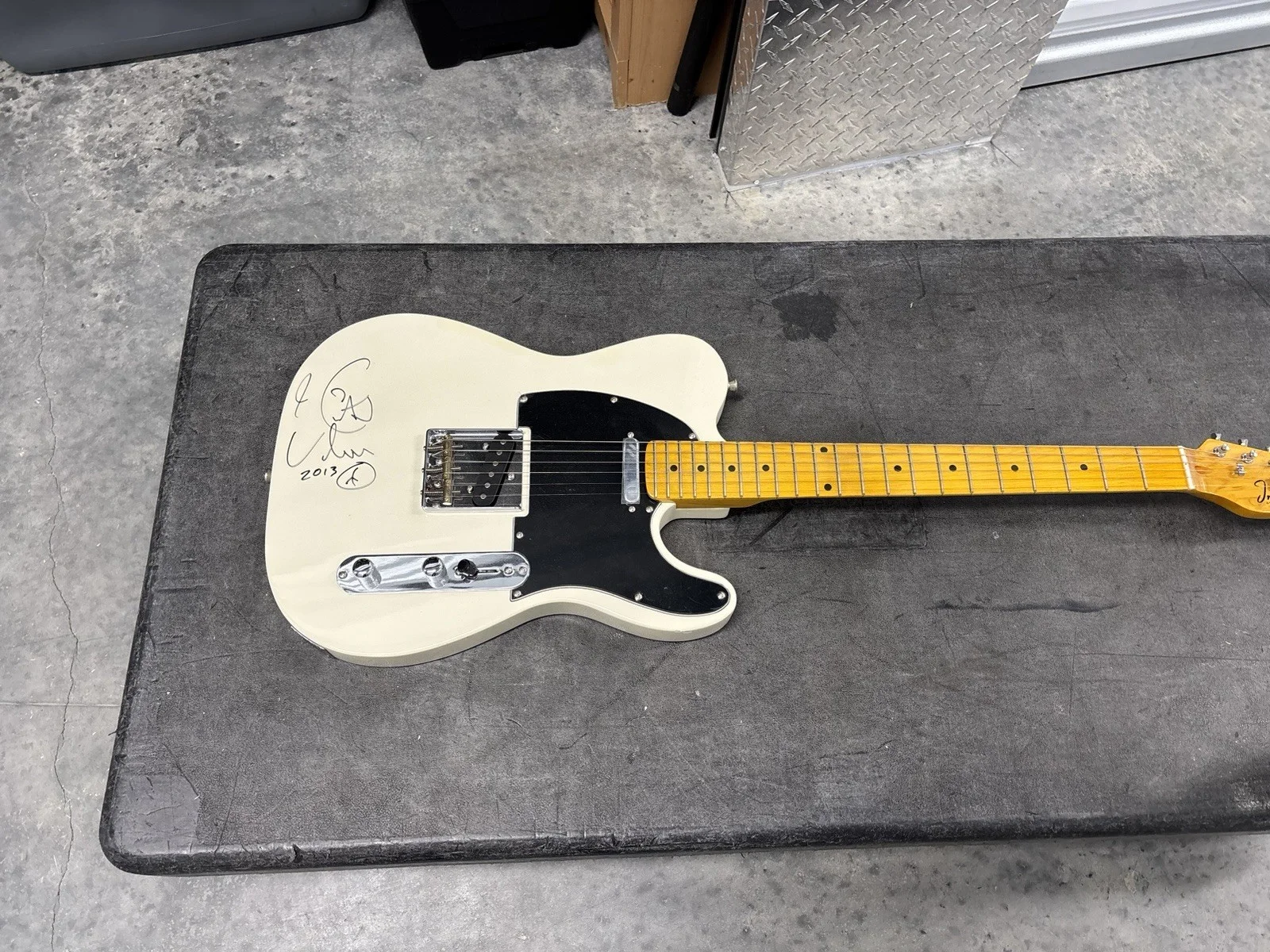 INDIANA ICLE-T INDY SIGNED KEITH URBAN GUITAR, изображение 5