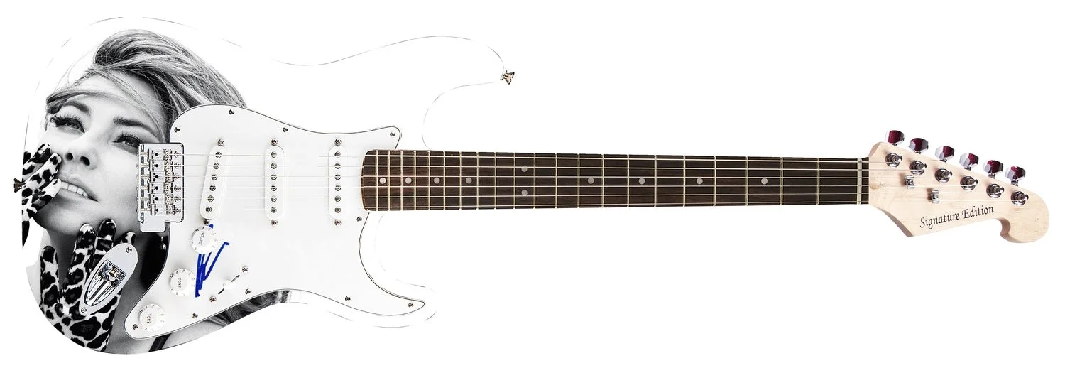 Shania Twain Signed "Glamour and Grace" Custom Graphics Guitar ACOA, изображение 3
