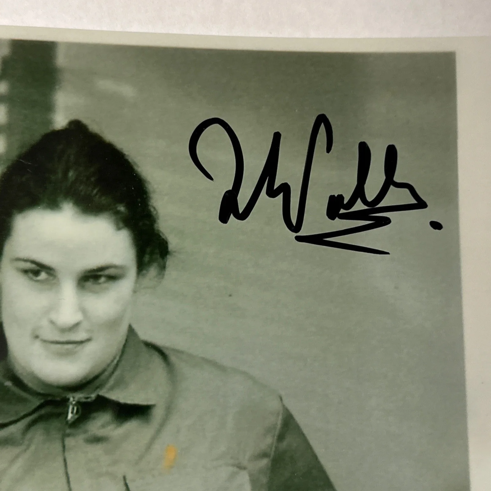 Julie T Wallace James Bond Autographed Signed 8x10 Color Photo B’BC COA, изображение 2