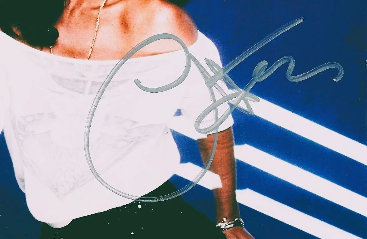 DIVA/LEGEND --CHER HAND SIGNED PHOTO 8x10 GA CERT, image 2