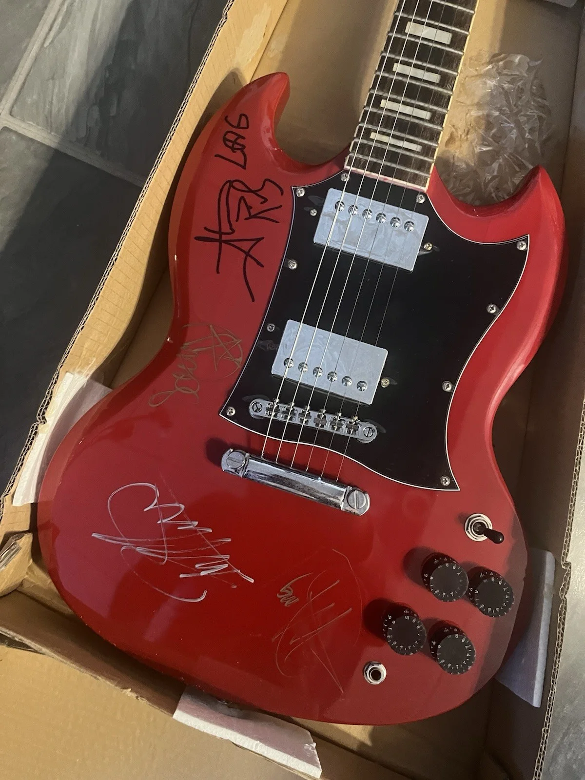 LA Guns 2013 Signed Guitar *THE BALLAD OF JAYNE* Hair Metal, изображение 2