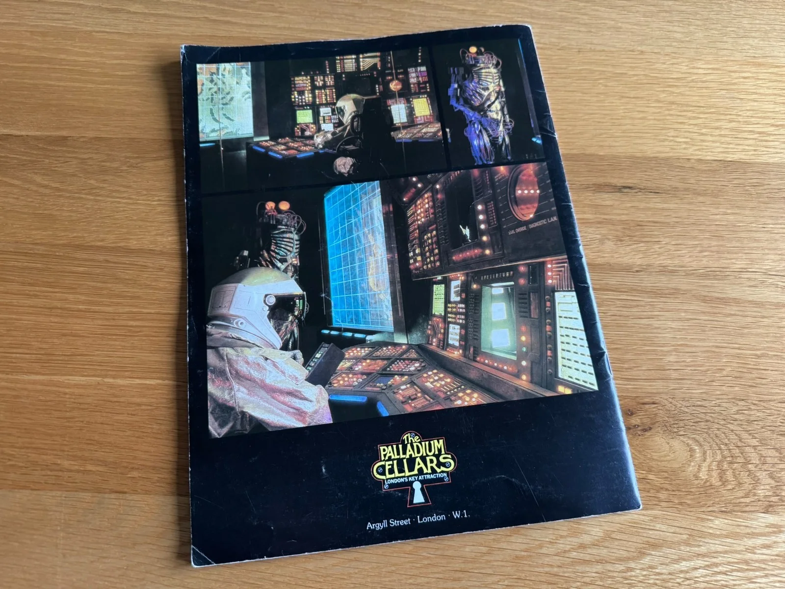 London Palladium Cellars Waxworks Brochure / Vintage Guide Book with 2 Pamphlets, изображение 4