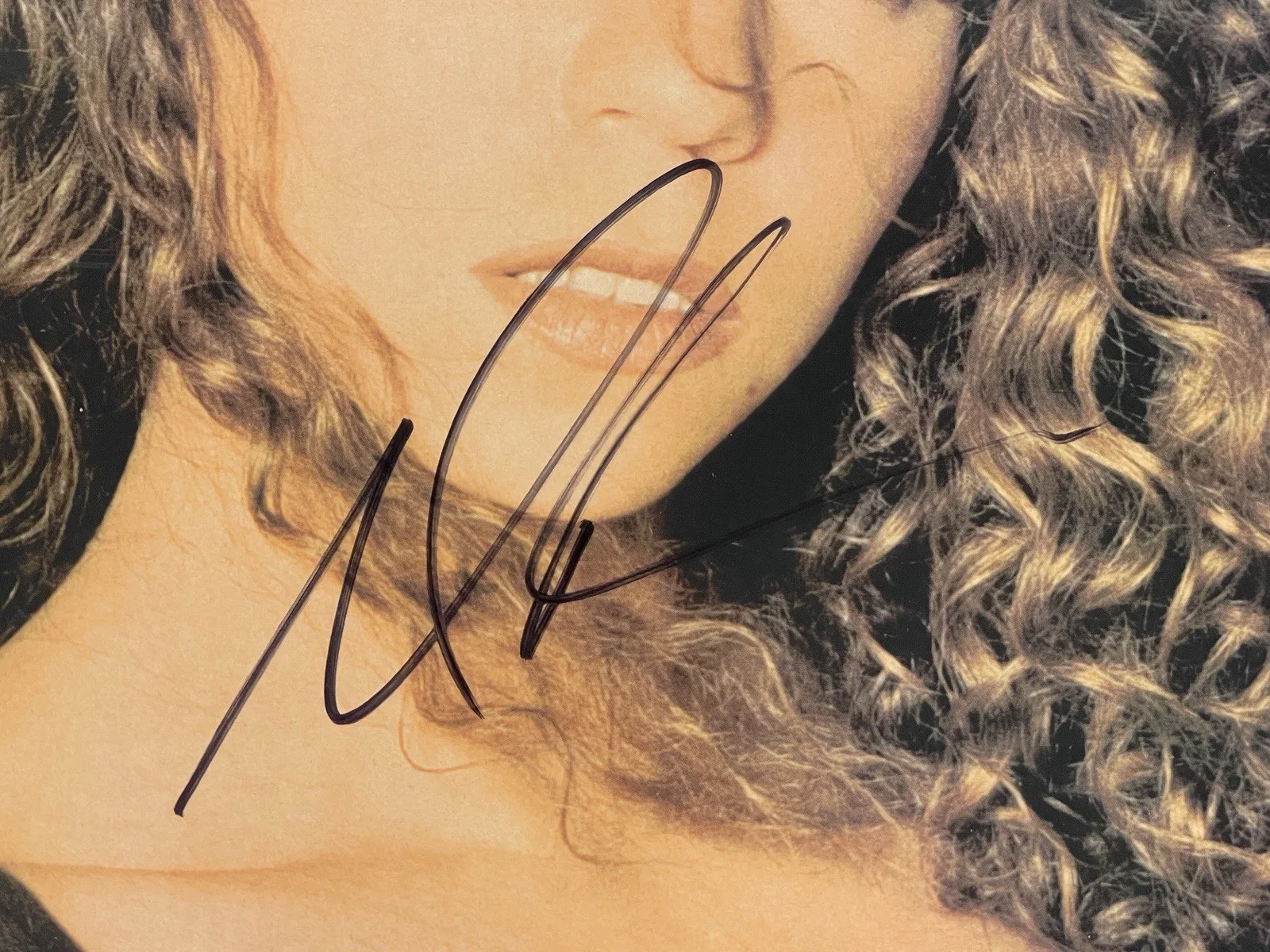Mariah Carey Autographed Signed Coke Bottle Color Vinyl Debut Album Reissue ACOA, изображение 4