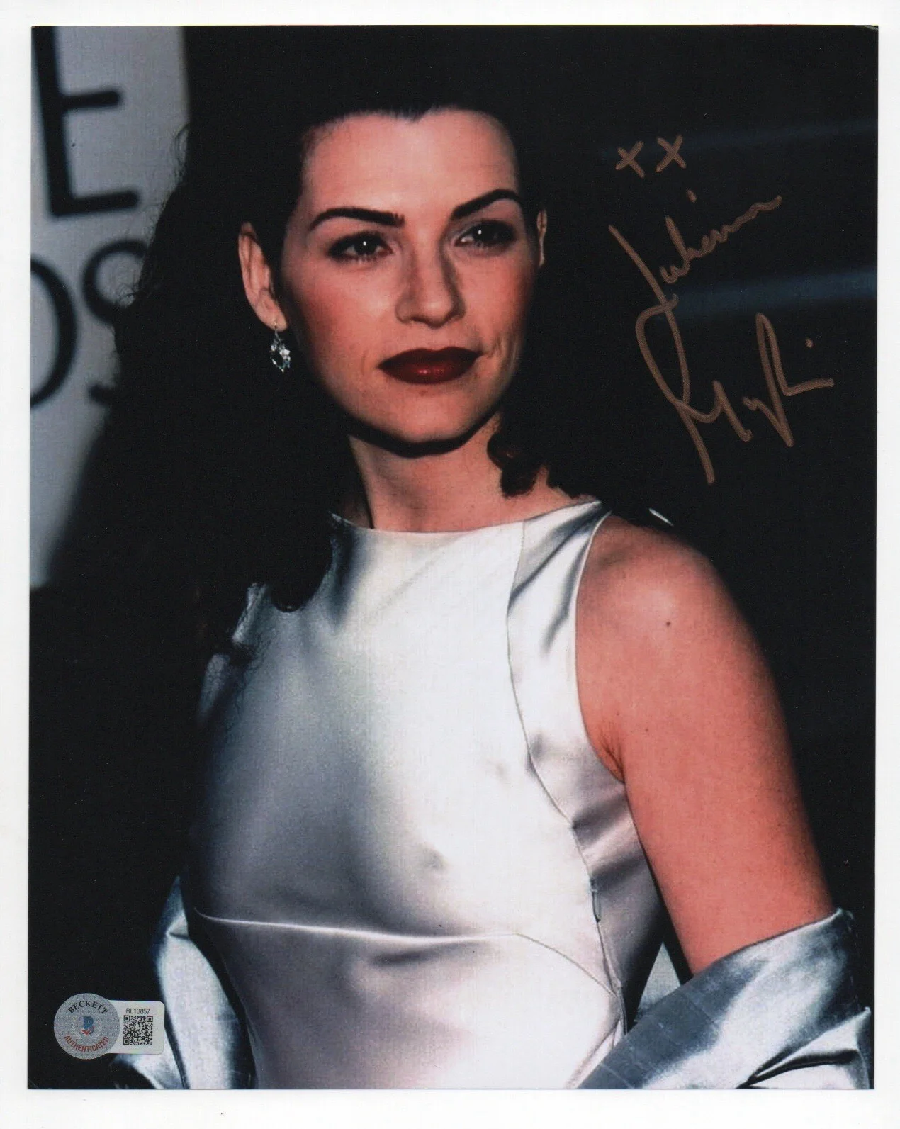 Julianna Margulies — Julianna Margulies autographed signed 8x10 photo Beckett BAS COA Sexy Hot Carol