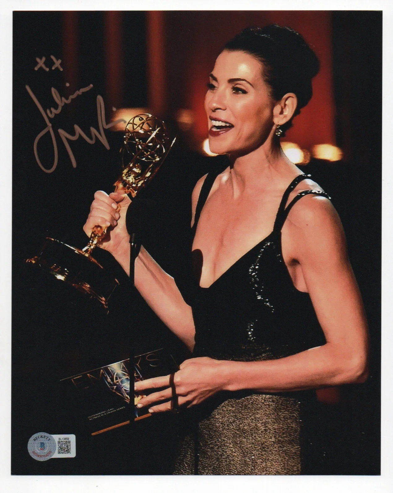 Julianna Margulies — Julianna Margulies autographed signed 8x10 photo Beckett BAS COA Sexy Hot Carol