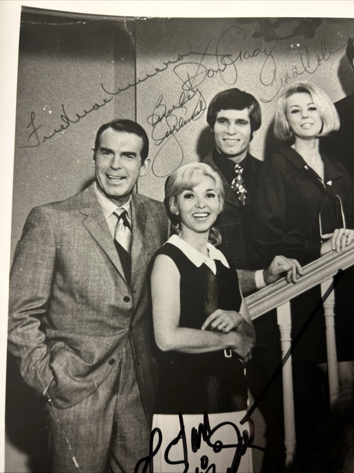 Beverly Garland — Beverly Garland Autograph B&W Photo 8x10 with My Three Sons Family Photo JSA COA, изображение 5