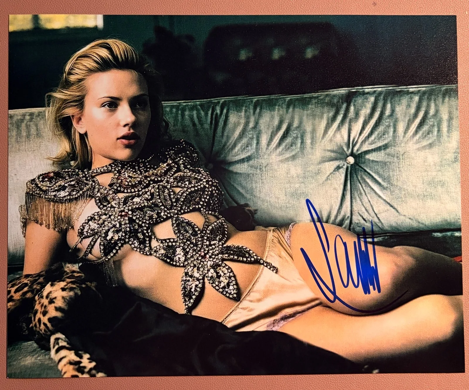 SCARLETT JOHANSSSON — Scarlett Johansson Signed•Annie Leibovitz, Photographer•Stunning Mint w/ COA, изображение 2