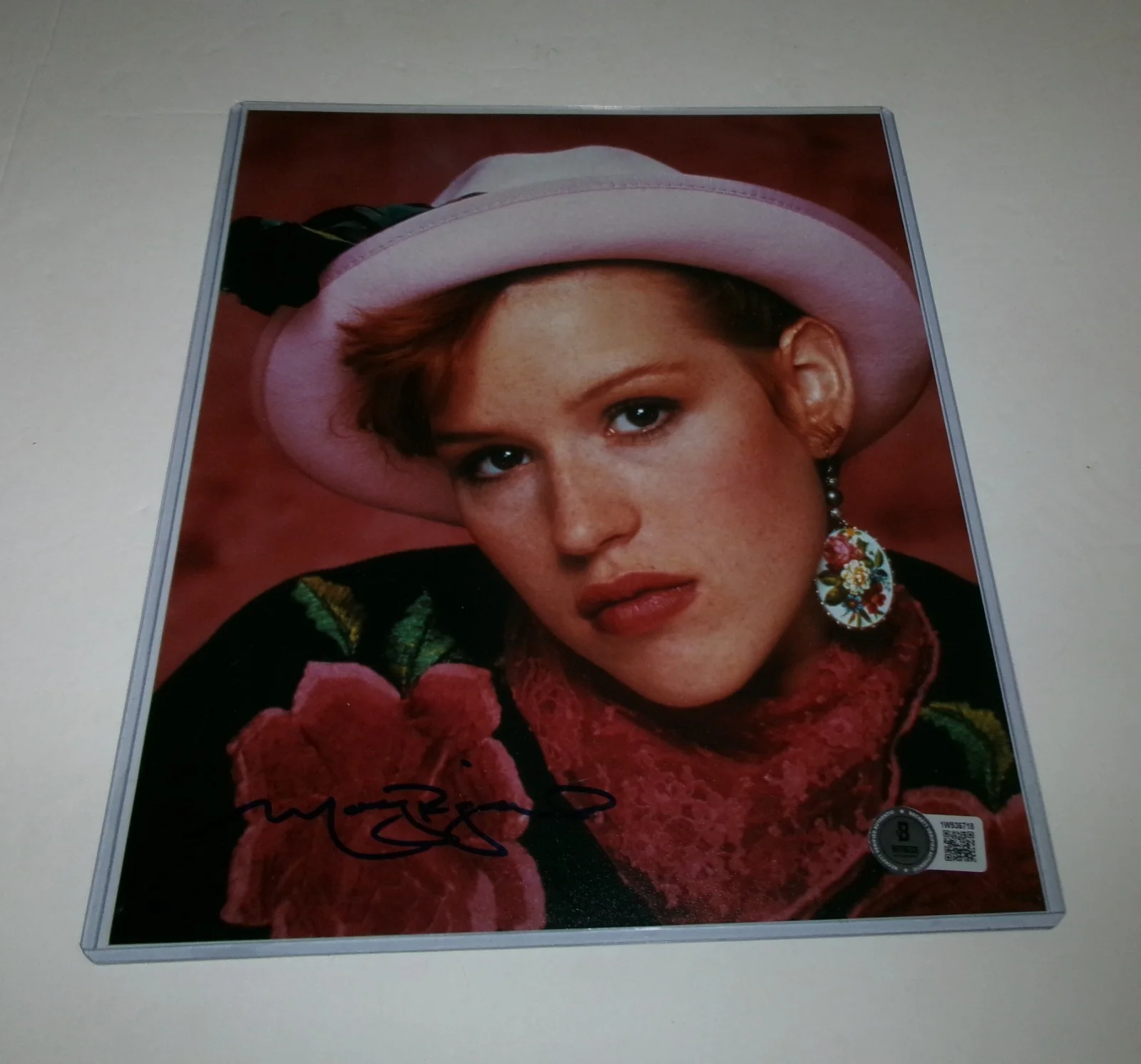 Molly Ringwald — Pretty In Pink Molly Ringwald Signed 8x10 Photo BAS Hologram Witness Beckett