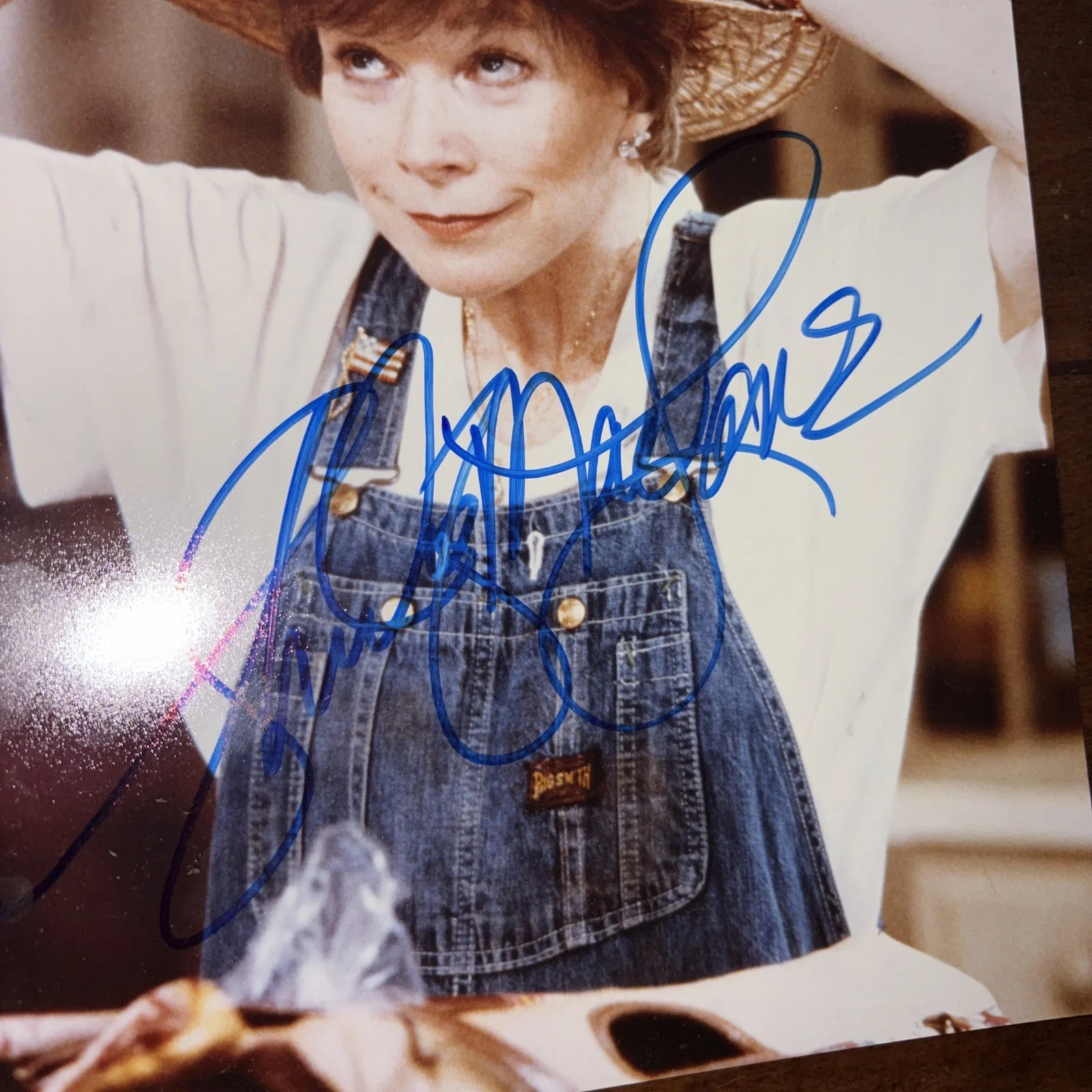 Shirley MacLaine — 8 by 10 Rare Signed Original Photo Of The Great Actress Shirley MacLaine wit COA, изображение 2