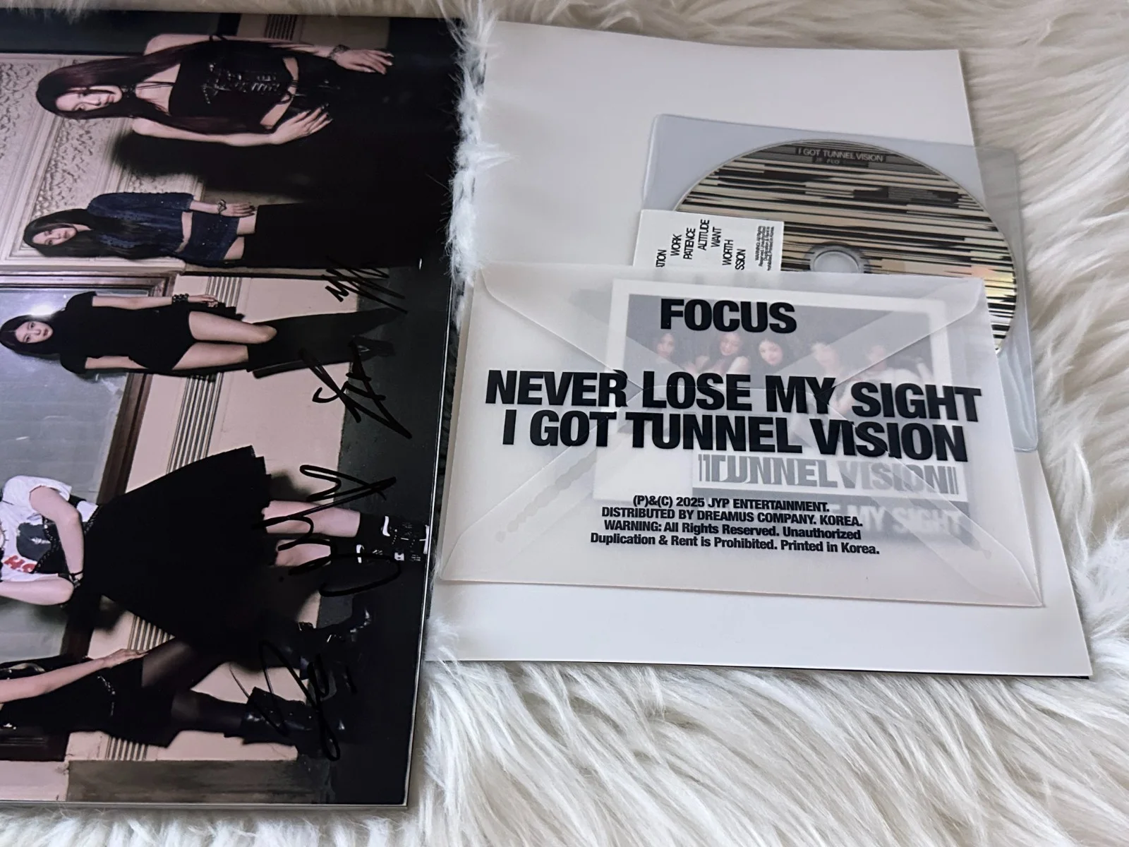 ITZY [TUNNEL VISION]- ALL MEMBERS Autograph(Signed) PROMO ALBUM, изображение 5
