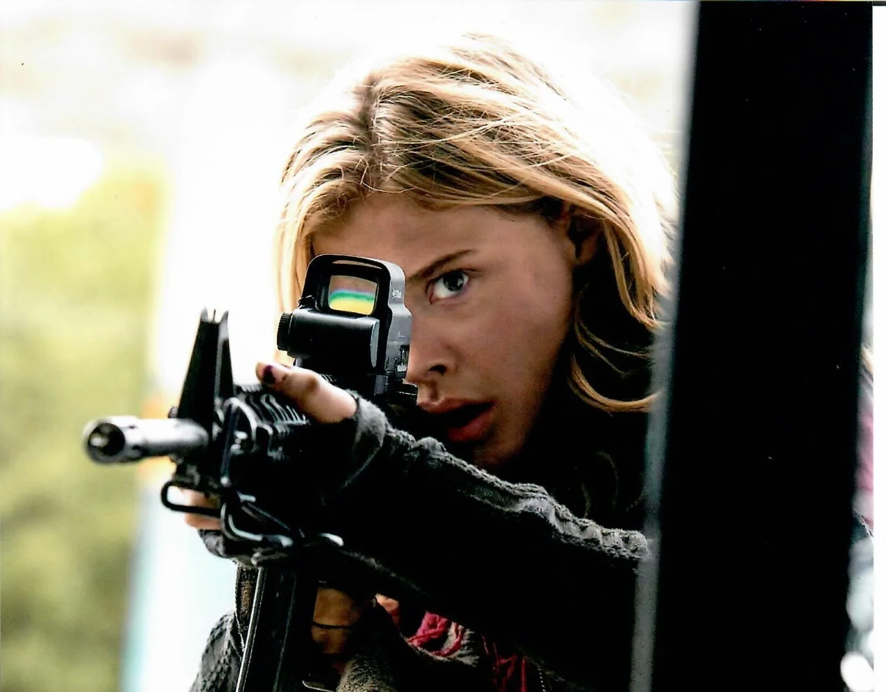 Chloe Grace Moretz — Chloe Grace Moretz The 5th Wave Actress As Cassie Signed 8 x 10 Photo TTM COA, image 3