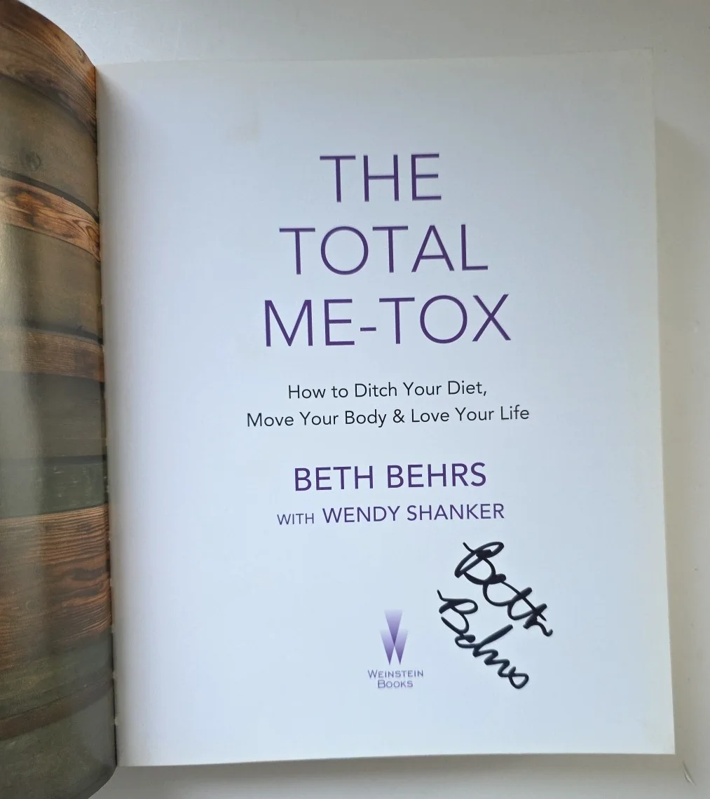 Beth Behrs — Beth Behrs Signed Copy The Total Me-Tox Autograph Two Broke Girls Neighborhood, изображение 2