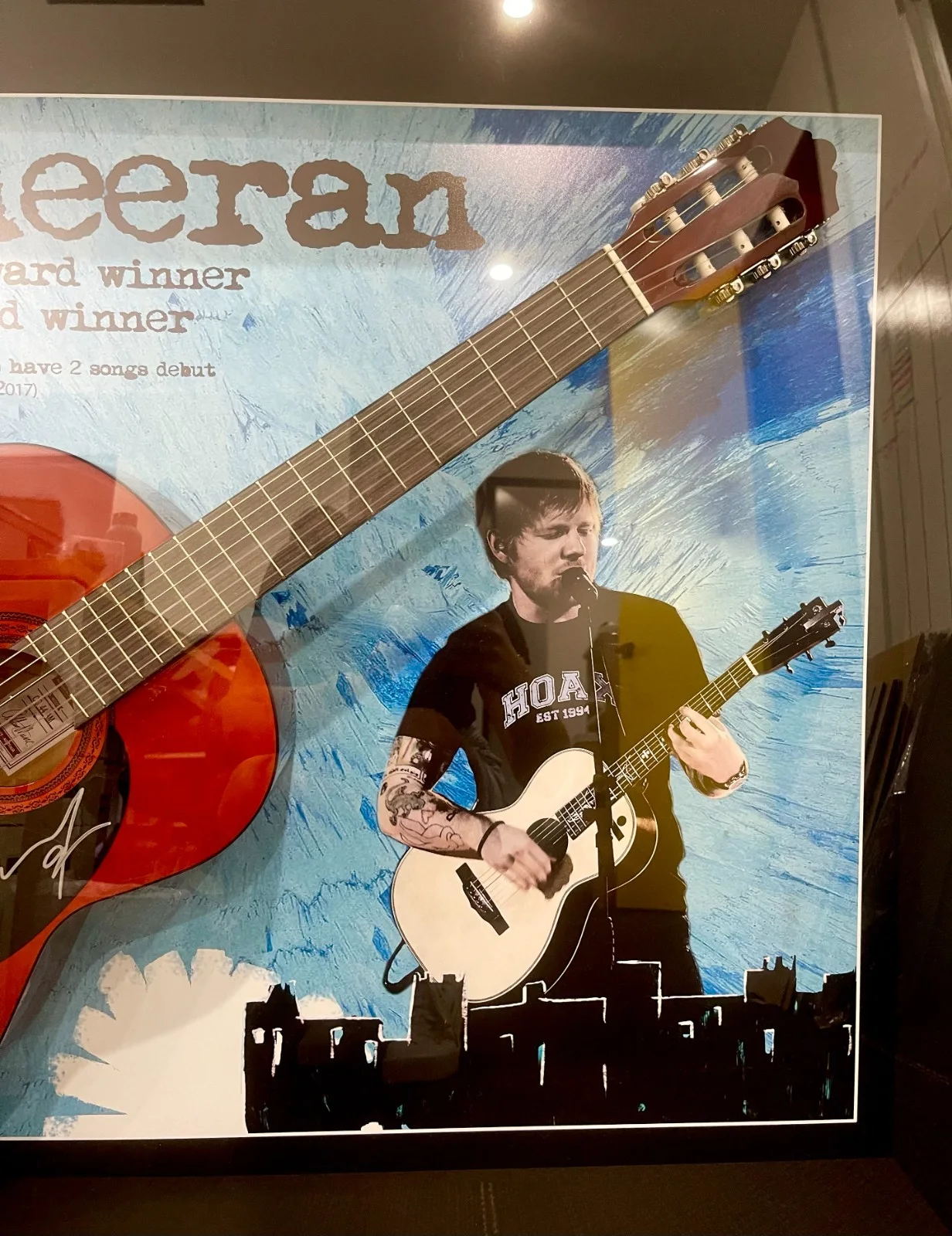 Ed Sheeran Acoustic Guitar signed / autographed with Certificate of Authenticity, изображение 2
