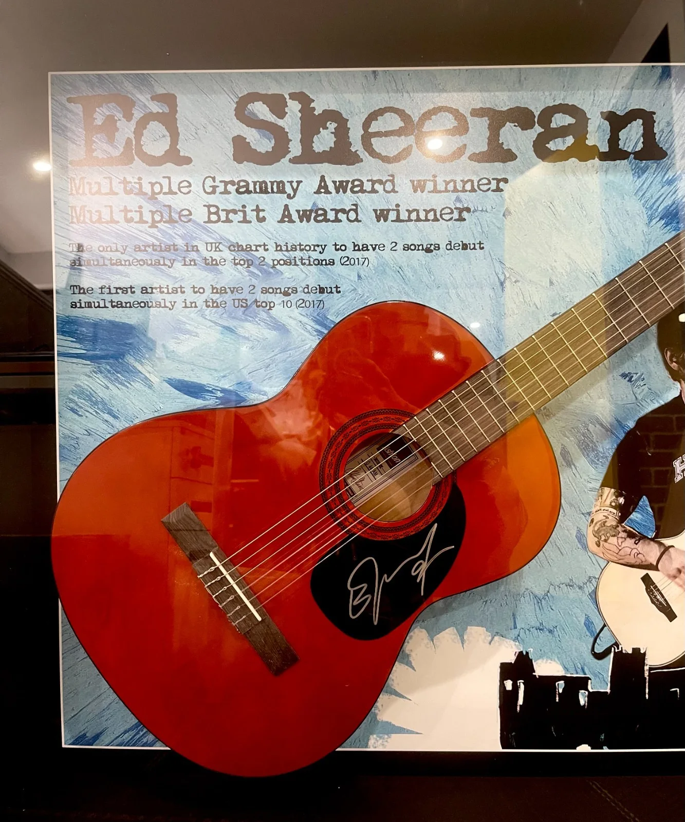 Ed Sheeran Acoustic Guitar signed / autographed with Certificate of Authenticity, изображение 3