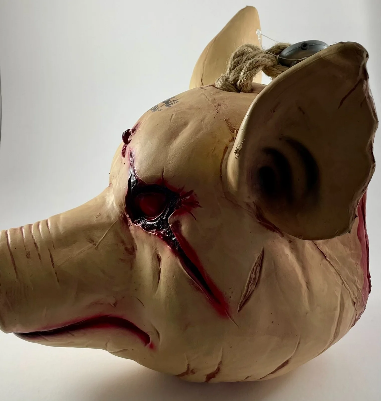 Tobin Bell — Tobin Bell Signed Spirit Pig Head Prop Authentic Autograph SAW Jigsaw JSA COA, изображение 4