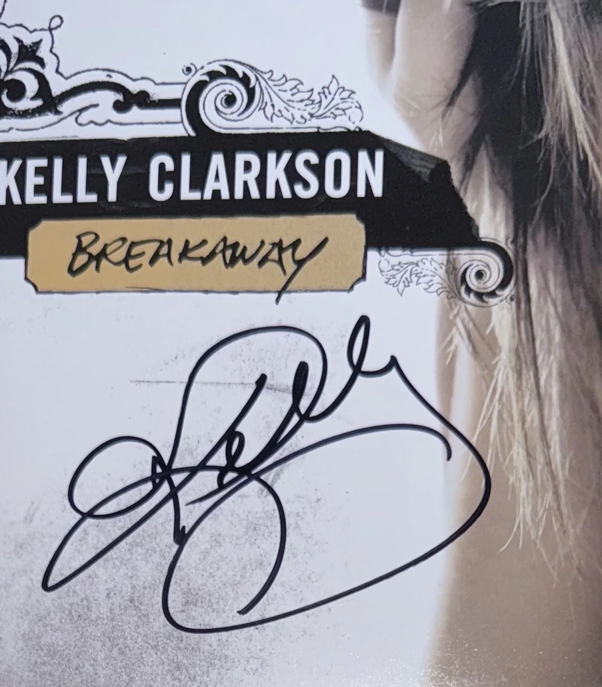 KELLY CLARKSON HAND SIGNED AUTOGRAPH "BREAKAWAY" VINYL ALBUM LP +JSA COA, image 3